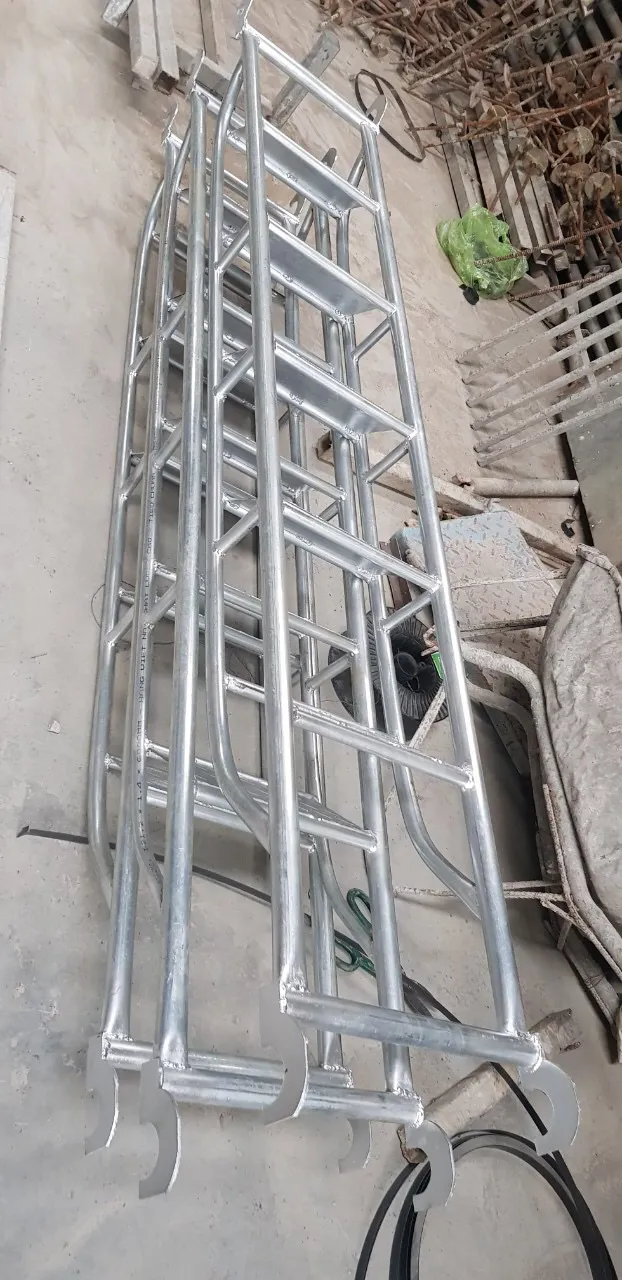 Giáo H 13